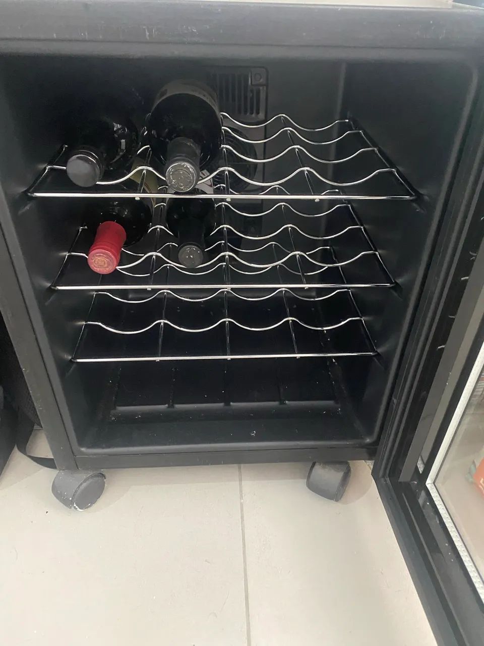 Adega Climatizadora de vinhos 