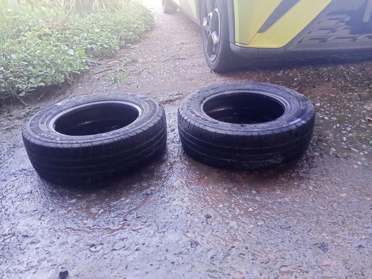 2 pneus aro 13 Goodyear em bom estado  - Foto 2