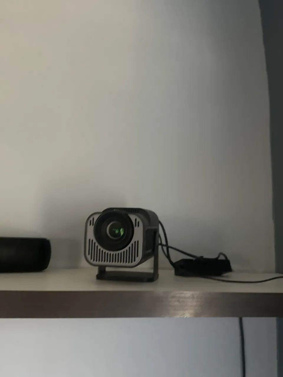Projector402625009864550400