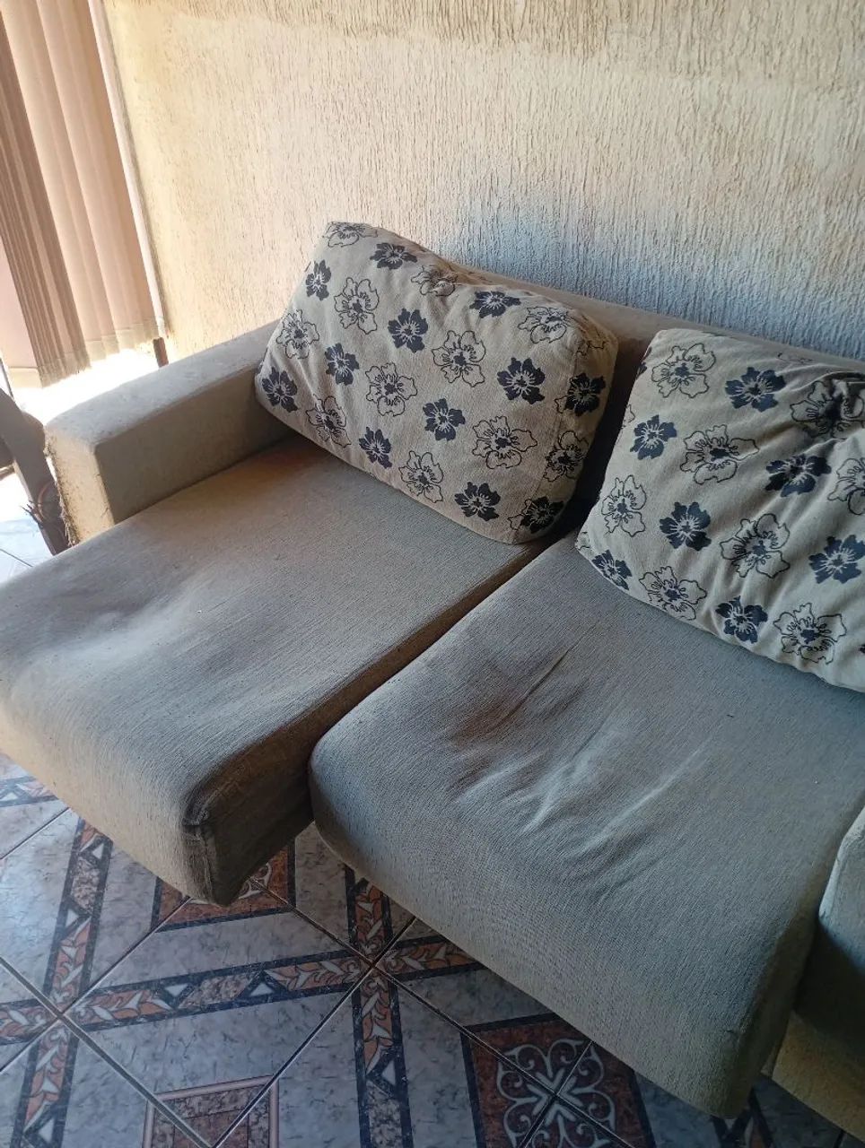 Sofa retrátil usado p reforma - Foto 2