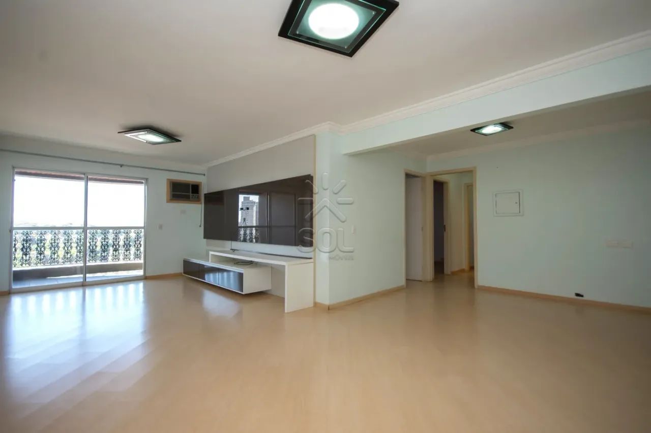 Apartamento amplo e semi-mobiliado à venda no Edifício San Ignácio - Centro de Foz do Igua