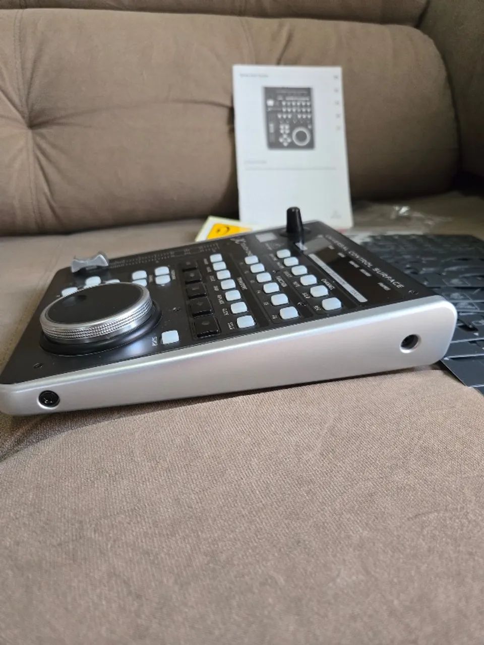 X-Touch One Controlador DAW Behringer - Equipamentos e Acessórios