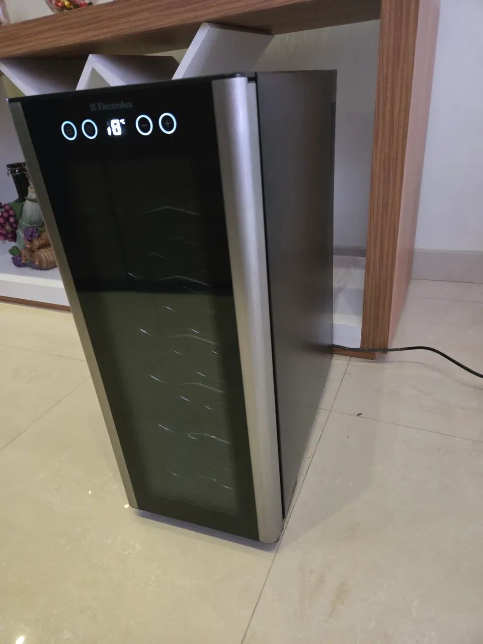 Adega para 12 garrafas