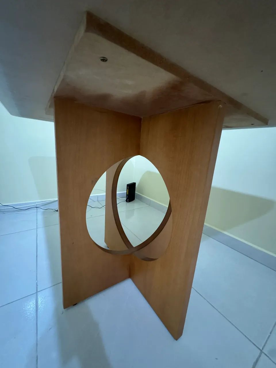 Mesa tampo de vidro com pés em madeira maciça  - Foto 5