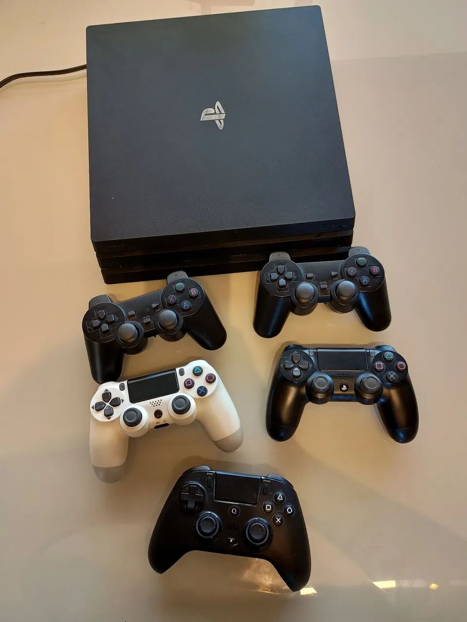 Ps4 pro + 5 controles  - Foto 2