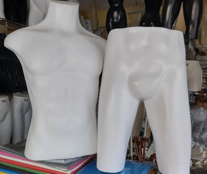 Manequins e  acessórios para loja de roupa - Foto 4