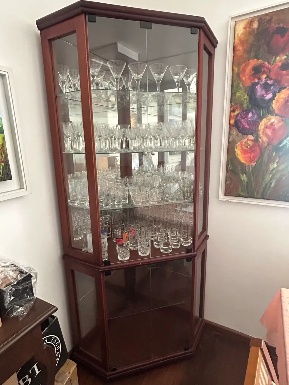 Cristaleira de canto 