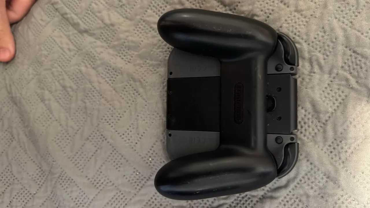 Joy-Con Nintendo Preto + Grip - Foto 2