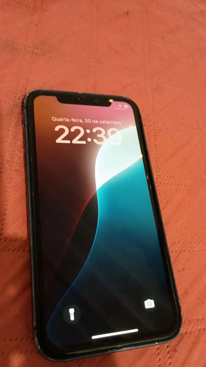 Celular Xr com parte de trás do 17 pro 