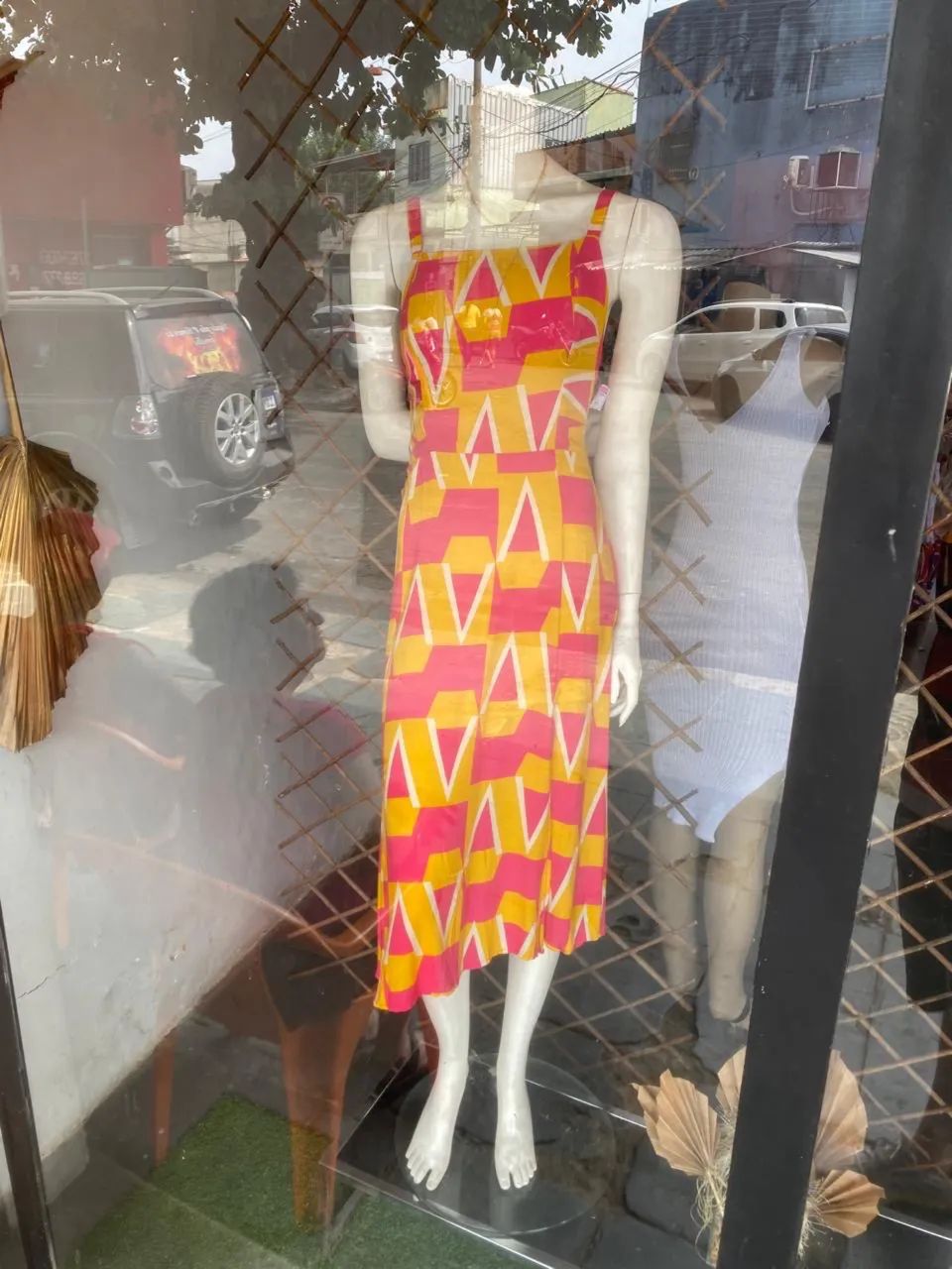 Manequins, araras , balcão , cabides , loja roupa  - Foto 4