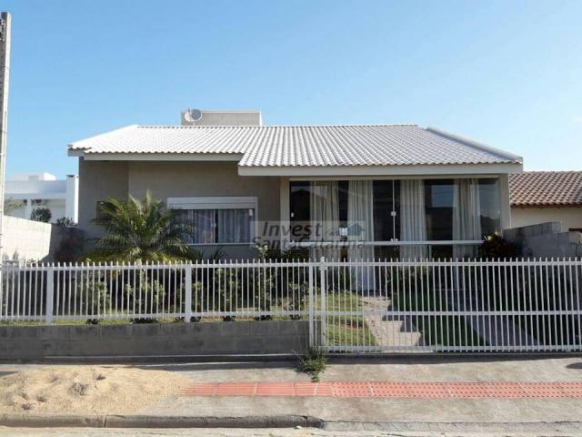 CASA EM GAROPABA JUNTO AO CENTRO, 1500M DA BEIRA MAR, 3 DORMITÓRIOS COM ESCRITURA!!!
