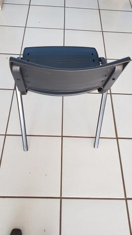 7 Cadeiras Fixas Empilhaveis - Foto 2