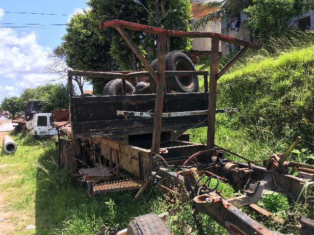 Carroceria e chassis de caminhão - Foto 2