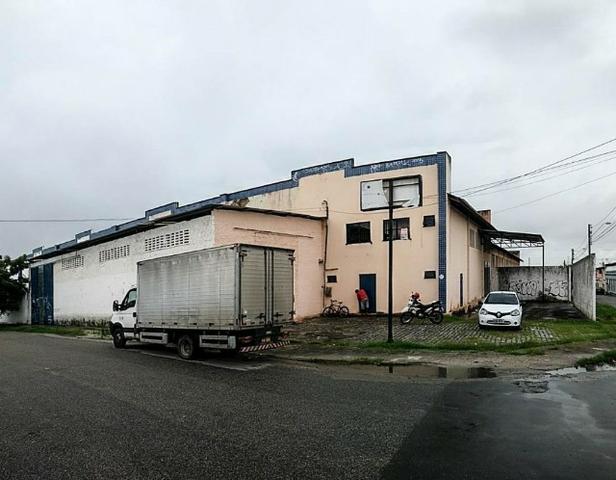 GA0040 Galpão Comercial no Ancuri, 700m² construído, escritório, vaga de garagem