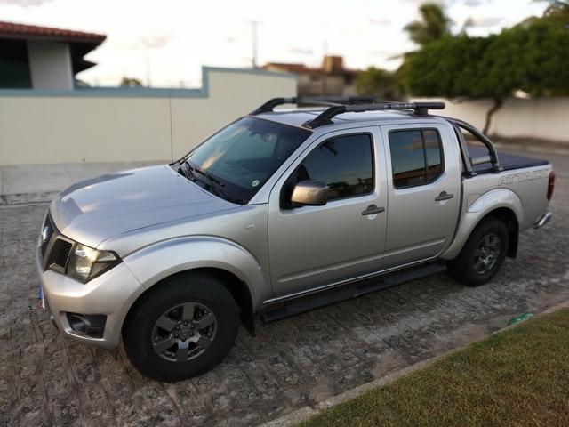 Nissan FRONTIER SV 4X4 linda!