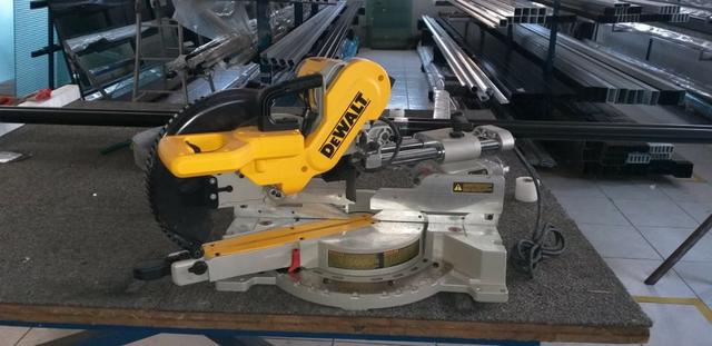 Serra de Esquadria DEwALT modelo DW 717 10" - - Foto 3