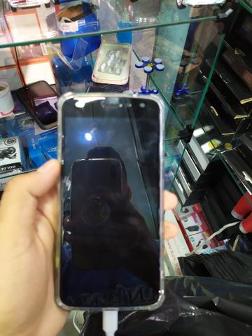 Moto z2 play