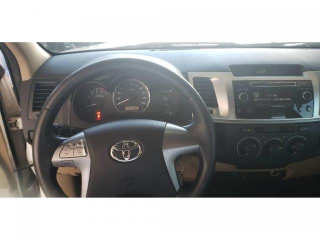 Toyota Hilux SW4 SW4 SR 2.7 3X2 COMP MEC 4P FLEX - Foto 3