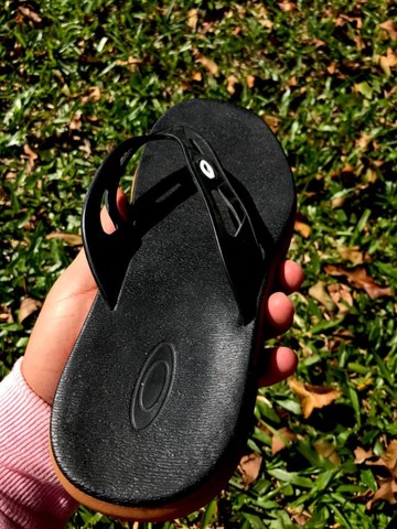 chinelo oakley preto com vermelho basico casual - Foto 3