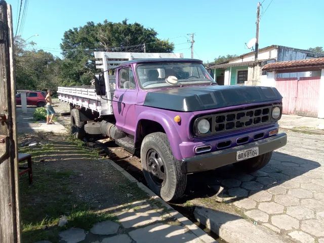 Caminhão é engolido por 'areia movediça' em praia do litoral de SP, Santos  e Região