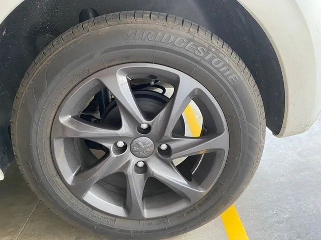 Rodas do 208 com pneus novos 