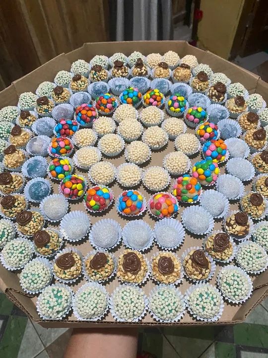 Brigadeiros Goumet e Personalizados com carimbo  - Foto 2