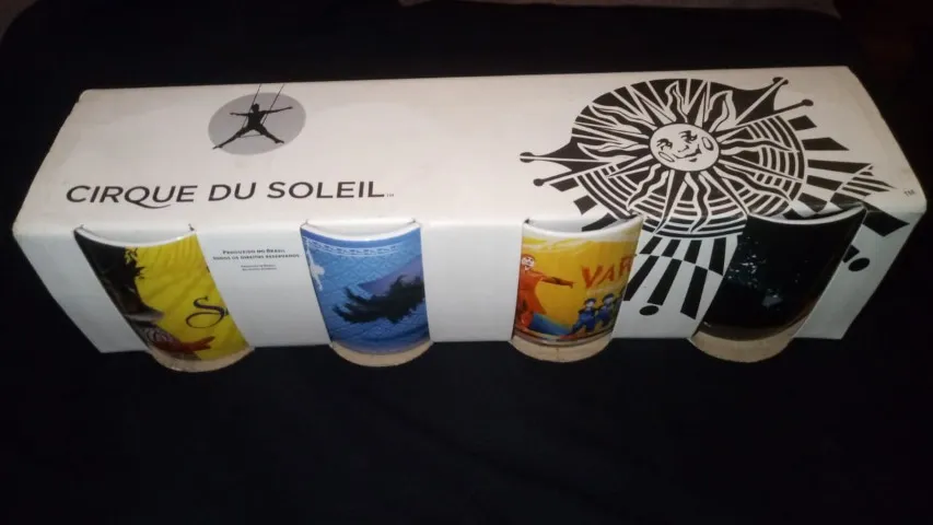 Conjunto de 4 canecas Cirque du Soleil em porcelana - original