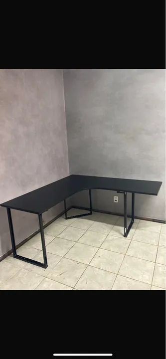 Mesa de escritório em L