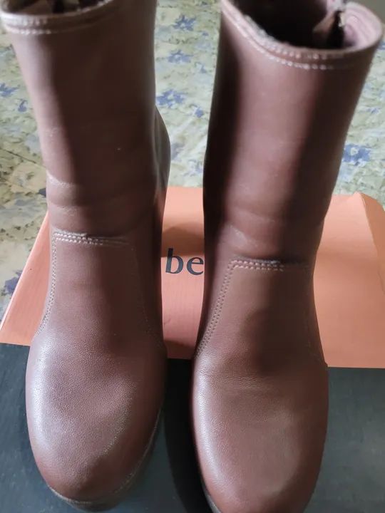 Botas de cano curto marrom - Foto 2