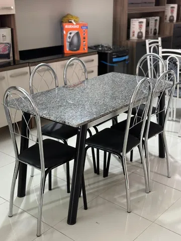 Mesa 4 cadeiras.