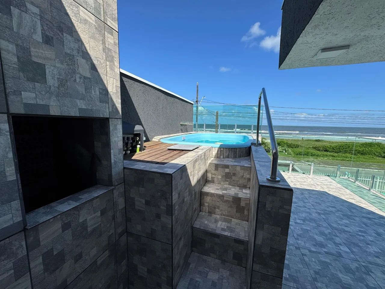 Casa na praia, Frente pro Mar, com Piscina. - Foto 6
