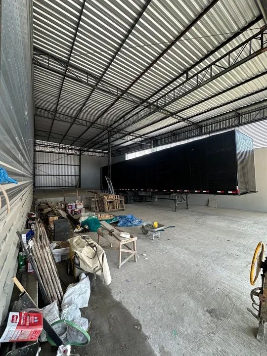 Galpão com 900m², escritório e 2 docas próximo da Av das Torres - Flores - Foto 2