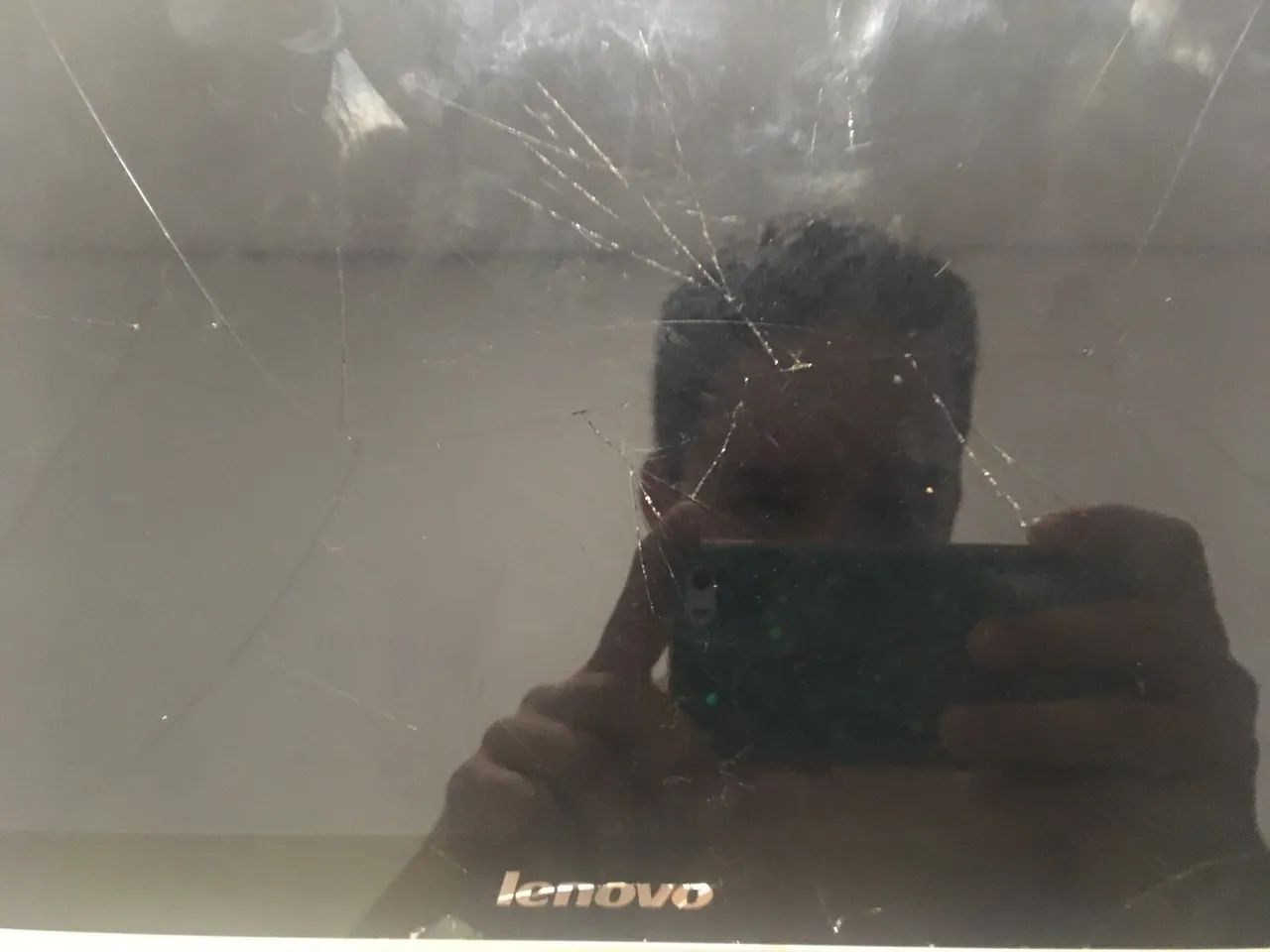 Tablet Lenovo com a tela trincada 