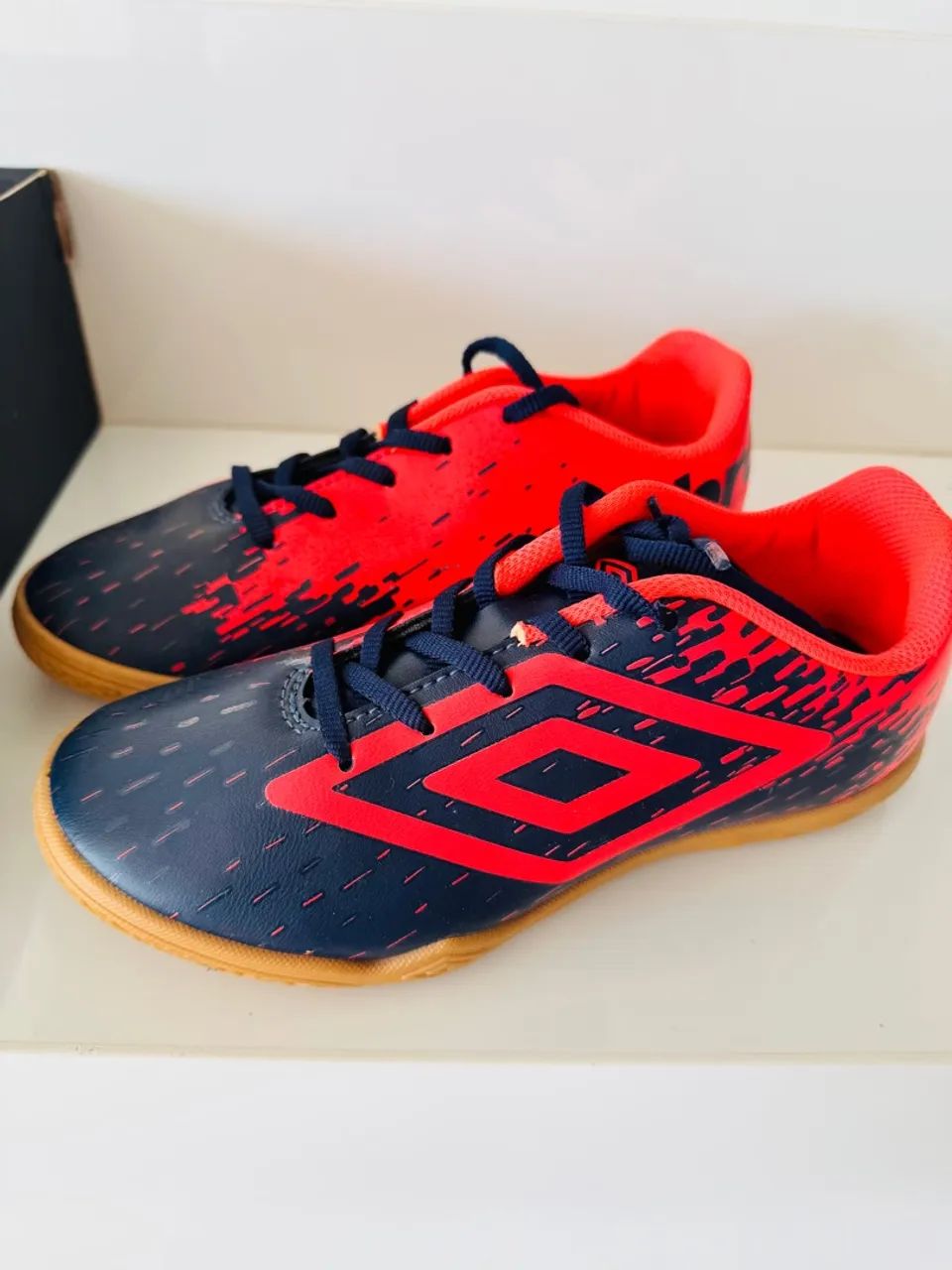 Chuteira Umbro Futsal - Azul e Vermelha