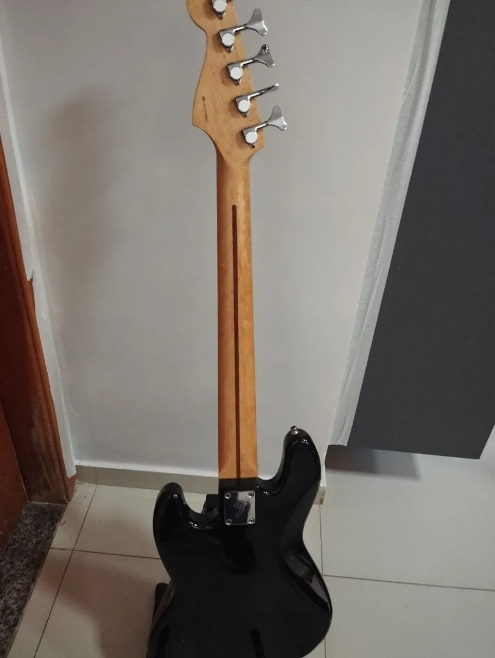 Baixo Fender Jazz Bass Deluxe México 5 cordas