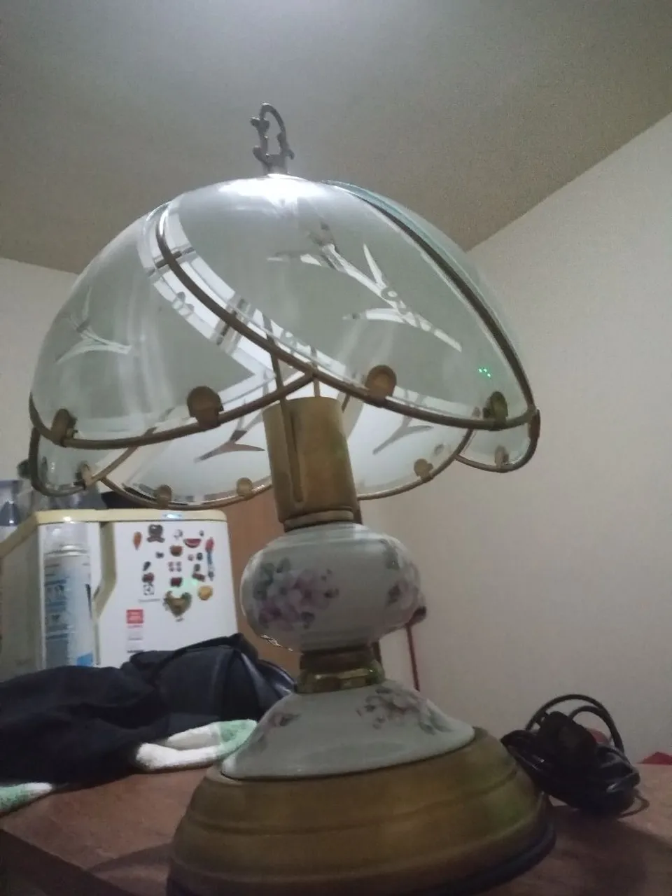 Abajur Clássico Vintage com Cúpula de Vidro