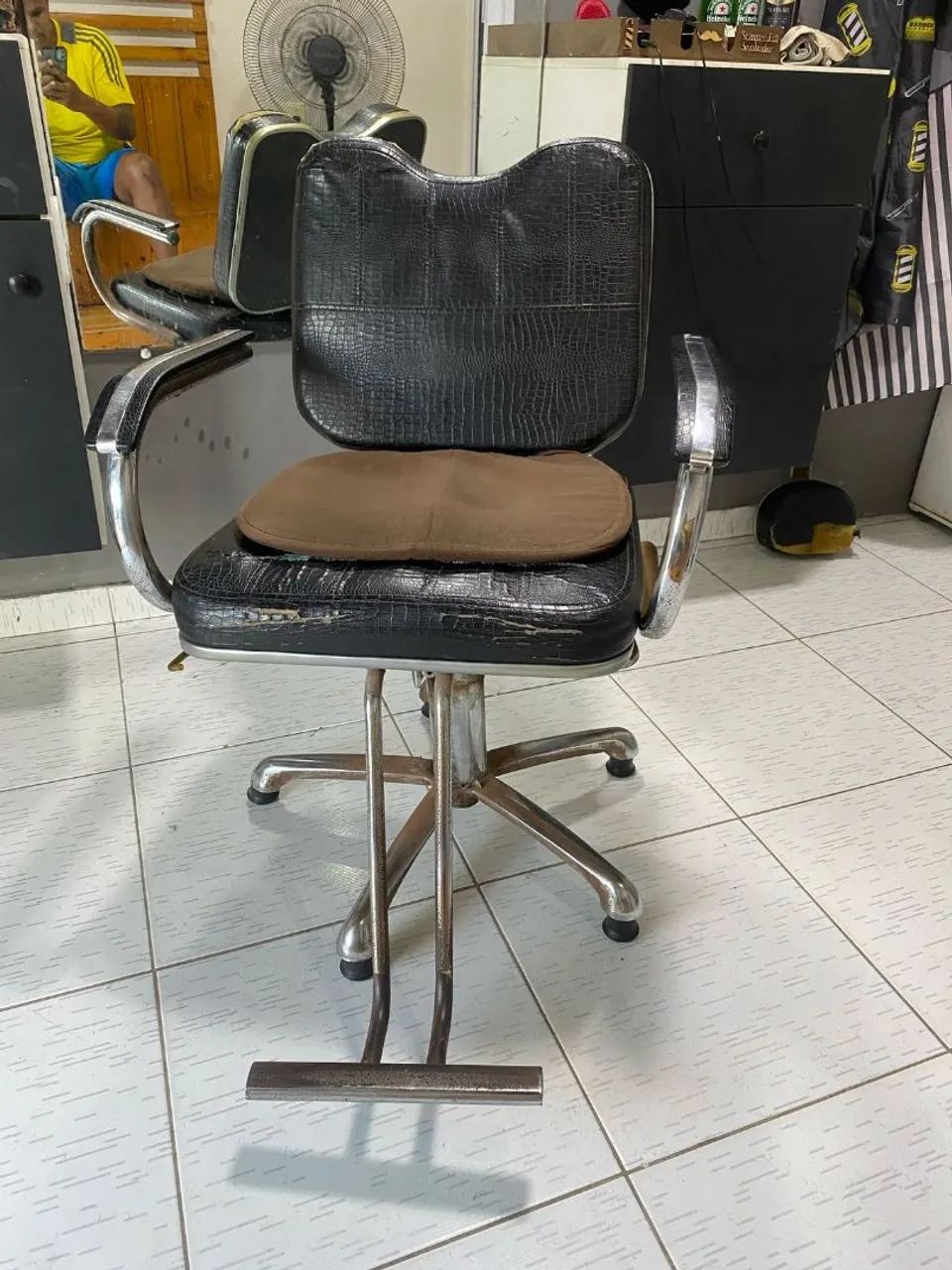 Vendo cadeira pra barbearia! - Foto 2