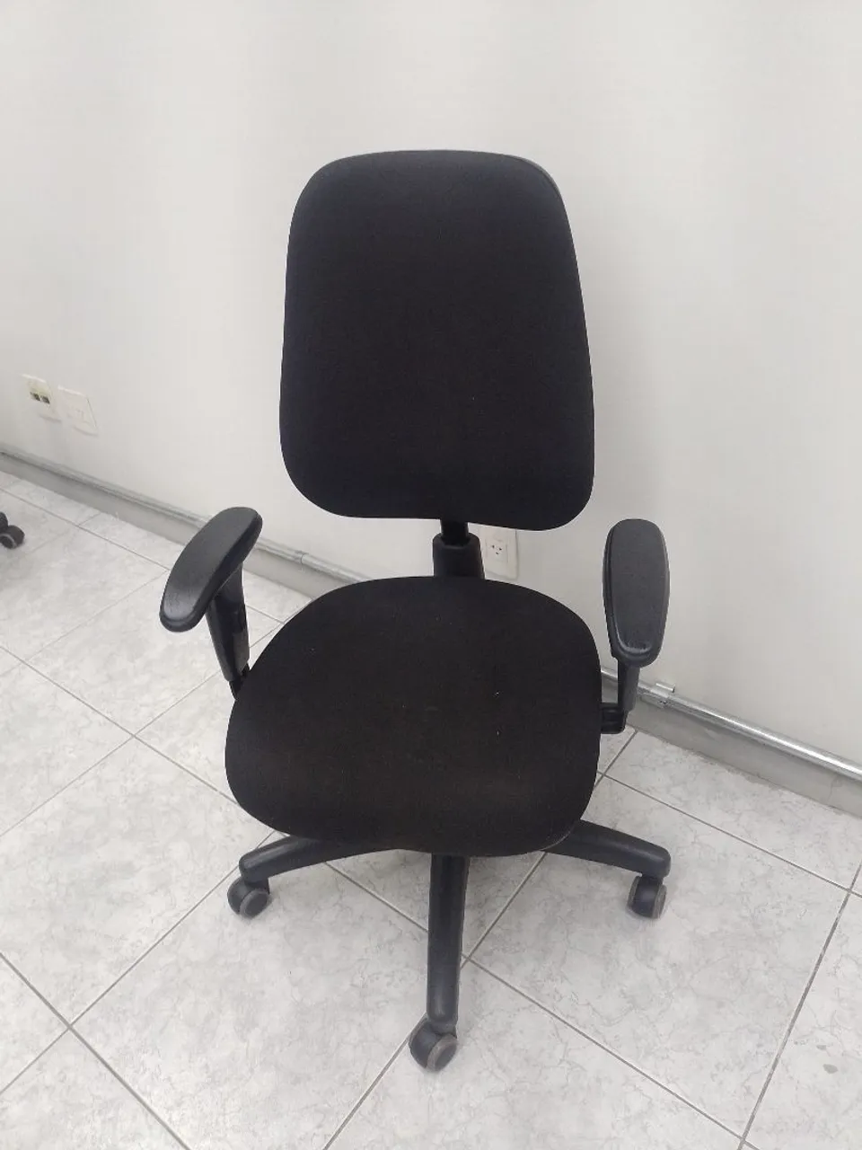 Cadeira de Escritório Ergonômica Preta