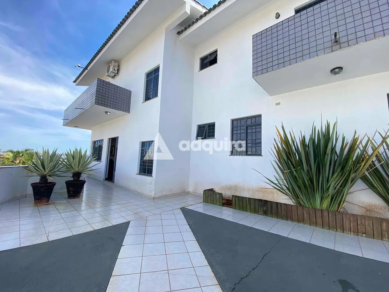 Sobrado mobiliado para locação, 4 quartos(sendo 2 suítes) 5 Vagas, 350m², Estrela, Ponta G