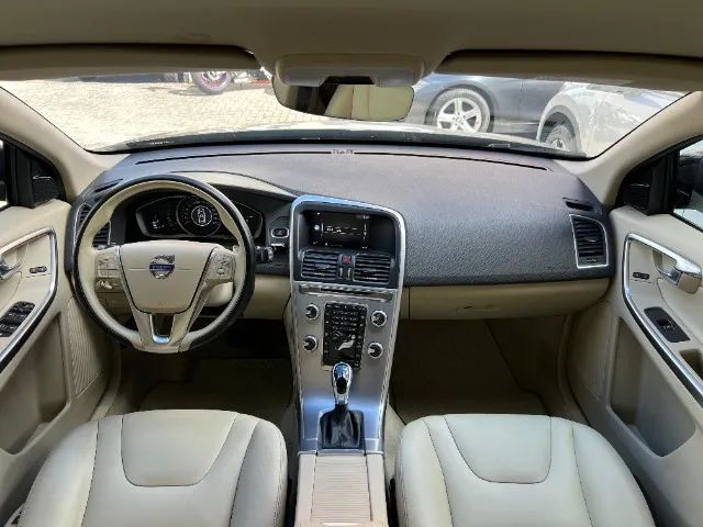 Volvo XC-60 T-5 Kinetic 2.0 245cv 2017 - Foto 3
