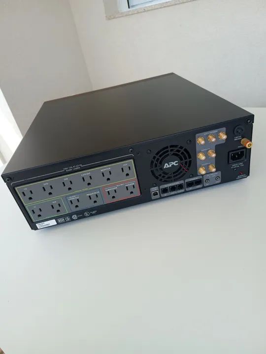 Condicionador de Energia e Nobreak APC J15 865w 1440VA 12 tomadas e Baterias Novas. Leia: - Foto 3