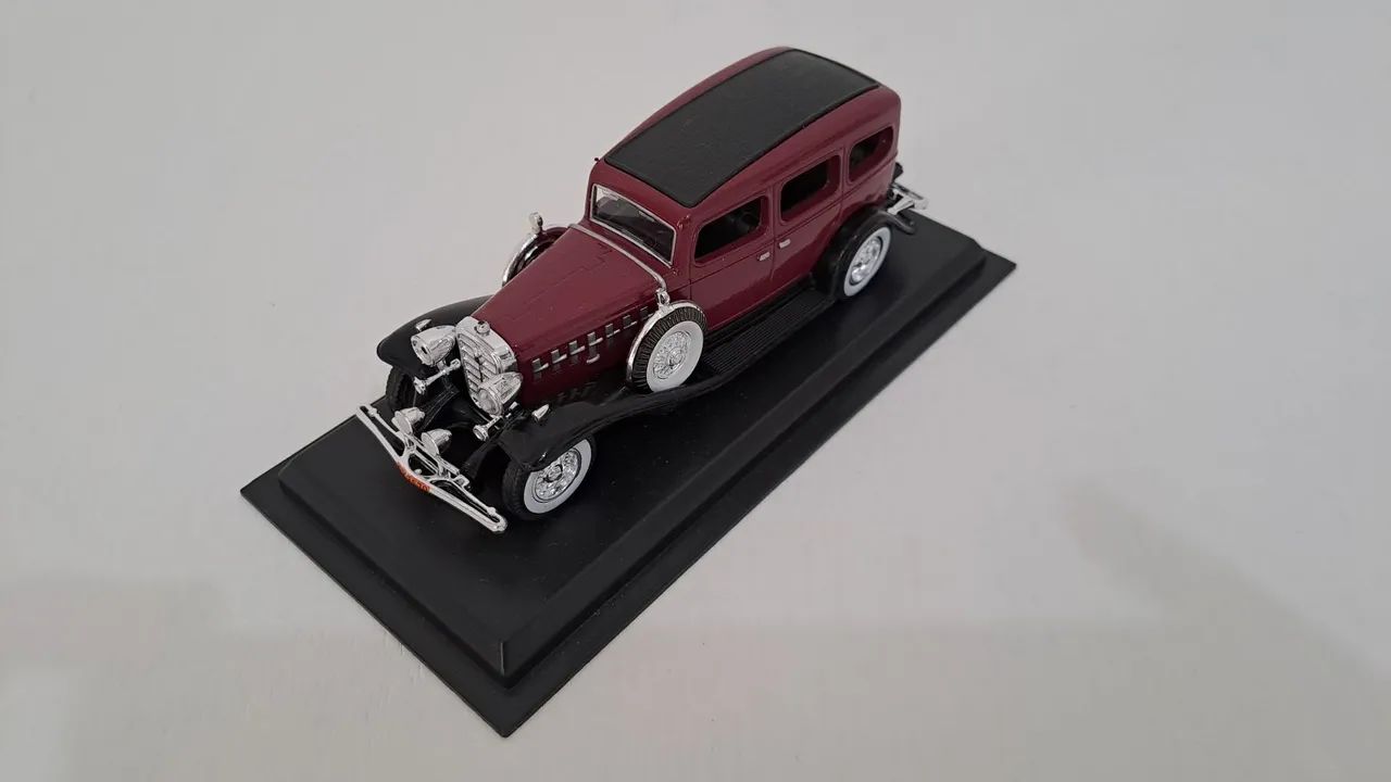 ** MT Cadillac 4-dr Hard Top 1932 esc. 1:43 AmerCom Collection