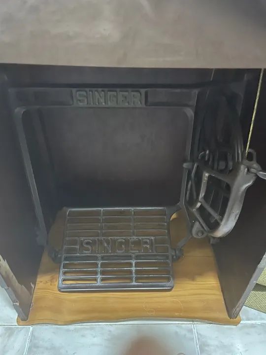 Máquina de costura antiga - Foto 3