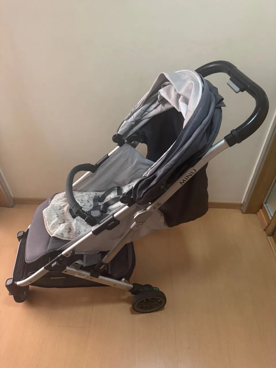 Carrinho de bebê uppa baby minu leve, compacto e moderno - Foto 3