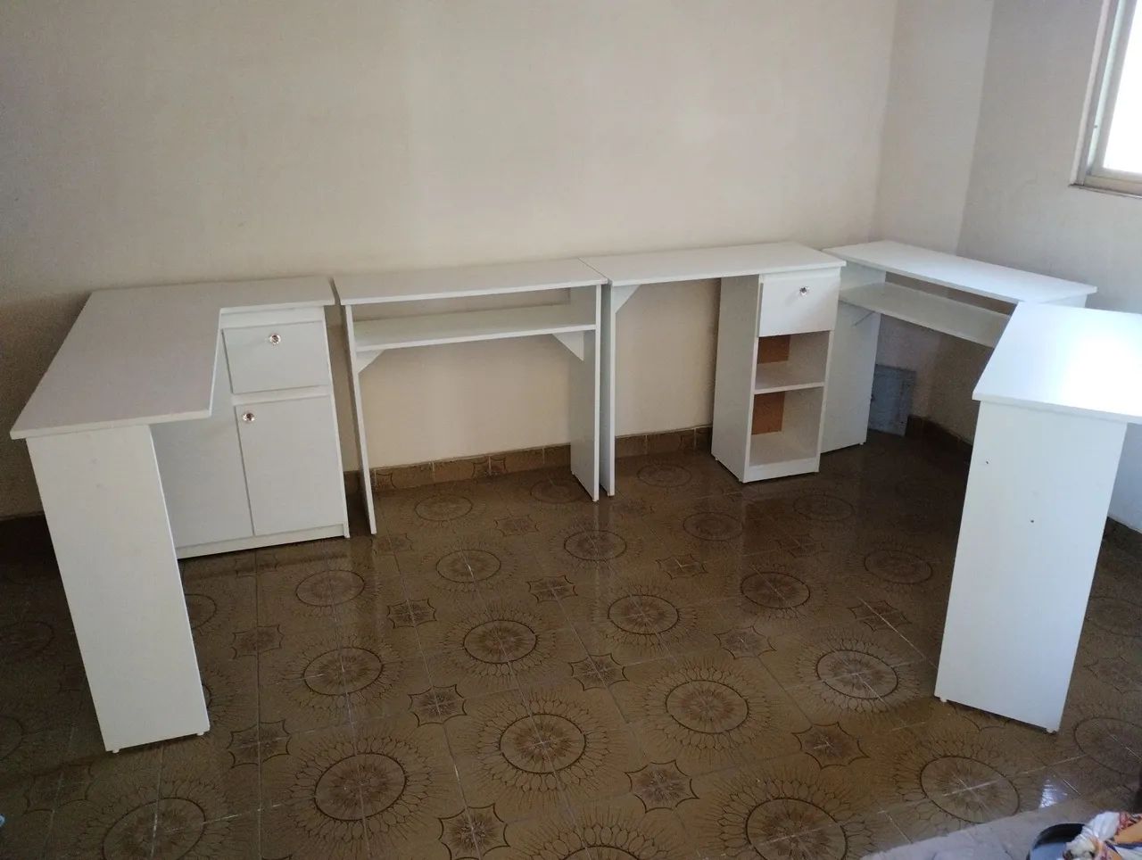 Conjunto de 5 peças semi novas para manicure pôr 380,00 só em dinheiro.