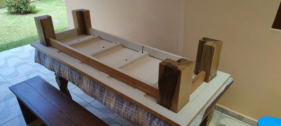 Mesa de centro em madeira, com detalhes em marchetaria - Foto 4