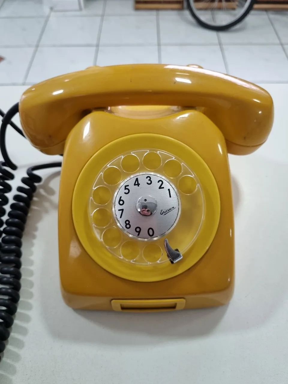 Telefone antigo de linha 64310586246531121