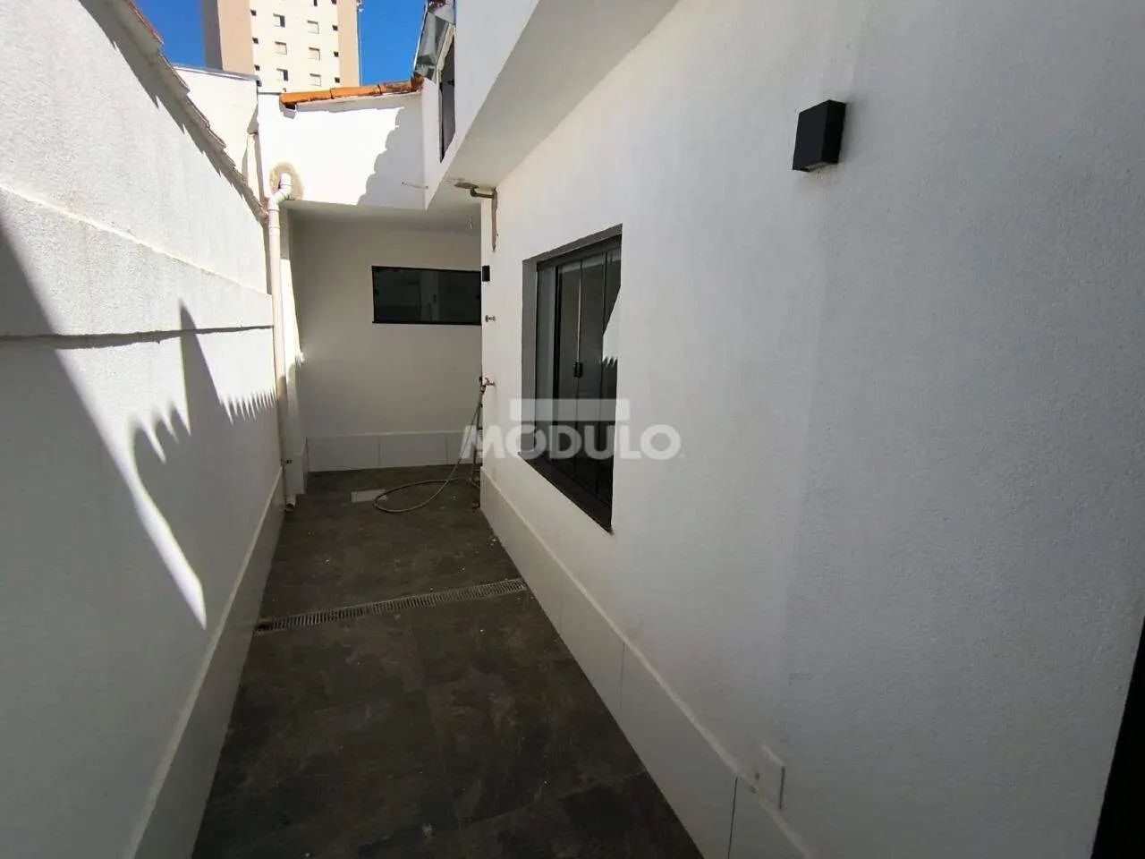 Casa comercial para locação no bairro Martins. - Foto 2