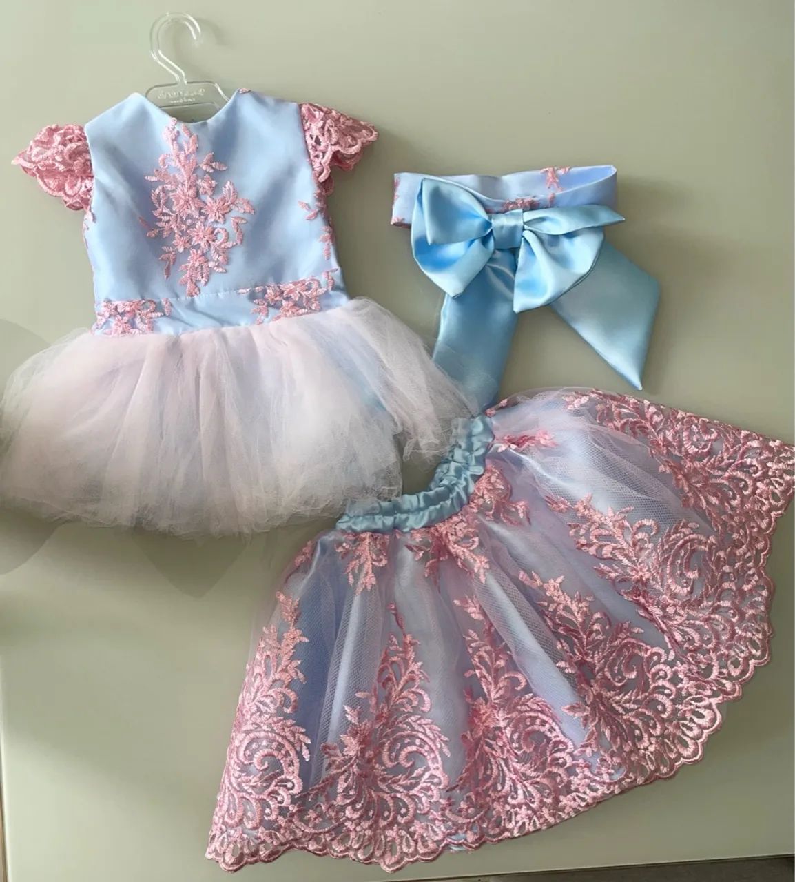 Vestido de Festa Infantil Azul Claro com Renda Rosa - Foto 3