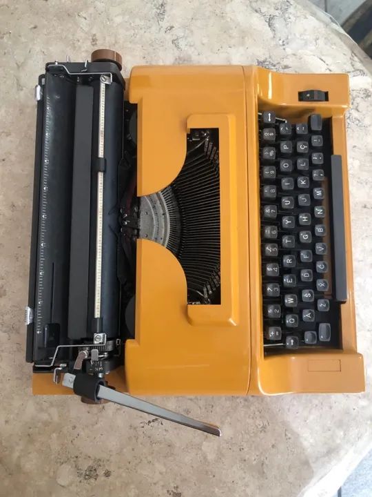 Máquina de escrever Remington 12 amarela - Foto 4